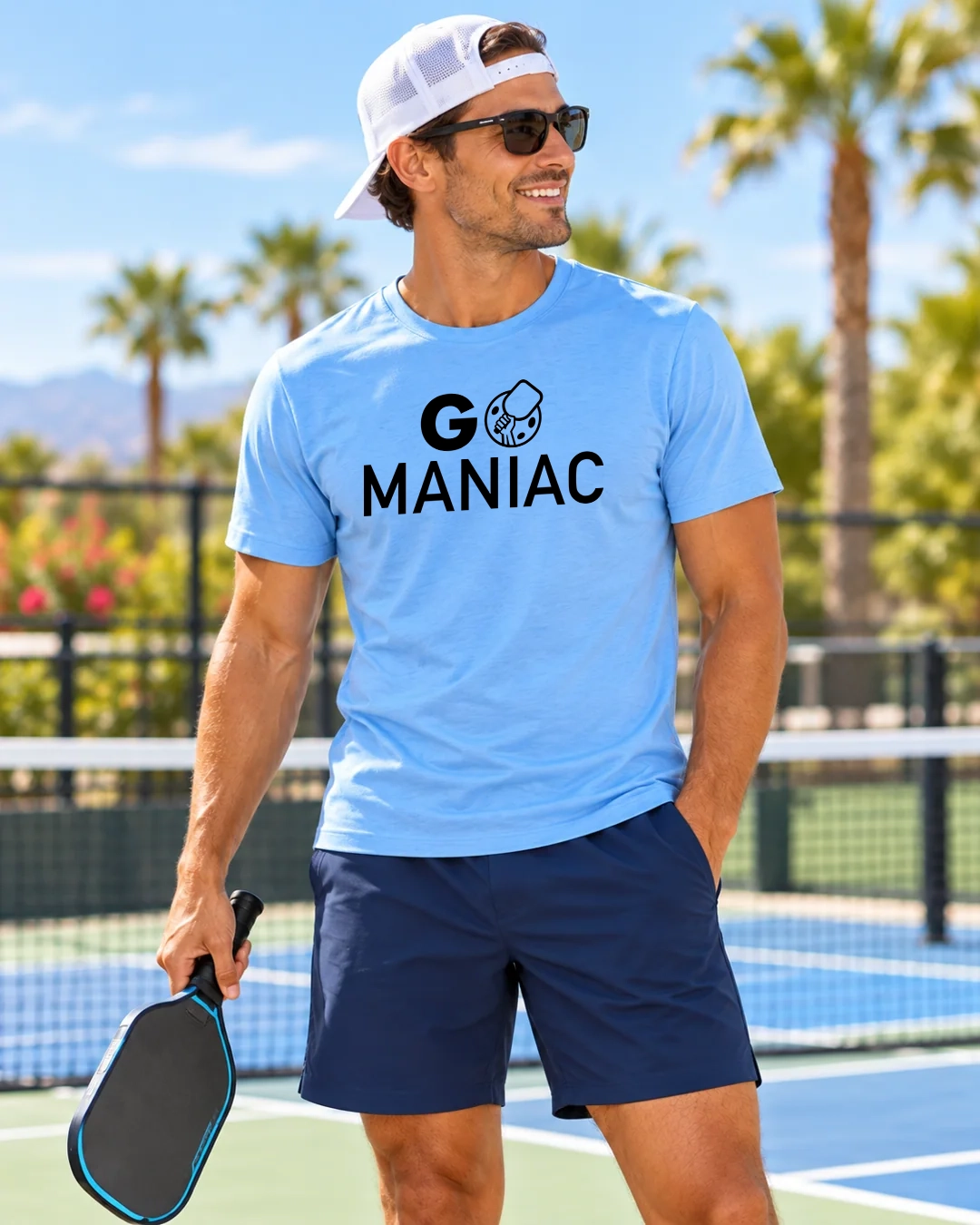 Modèle portant un t-shirt pour Go Maniac Classic